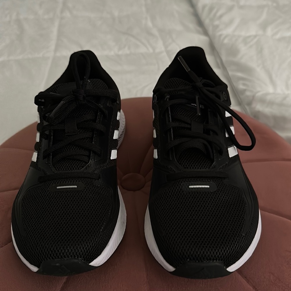 Adidas women shoe 5 1/2